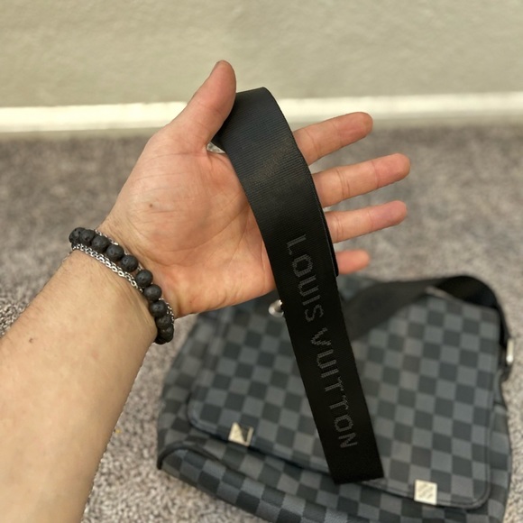 Louis Vuitton Damier Graphite Messenger Bag - Picture 7 of 12